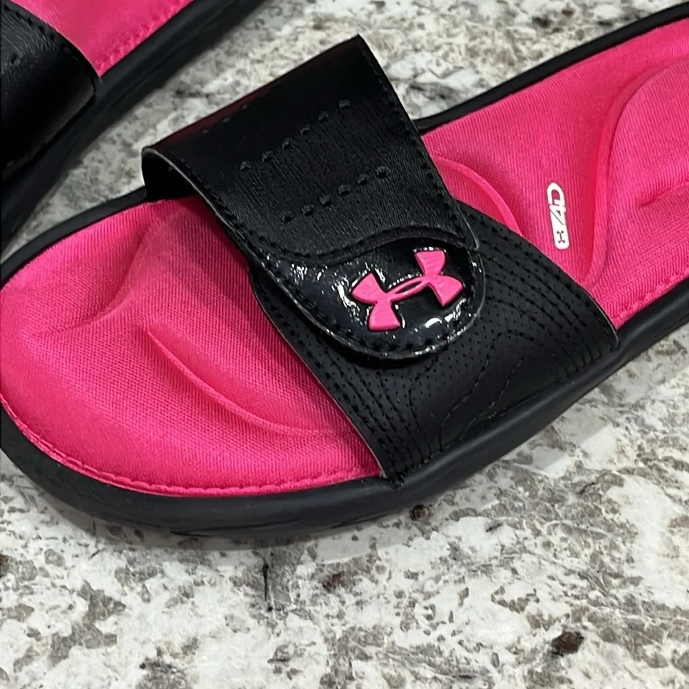 Under Armour Kids size 2  Black and Pink Slide Sandals Worn very little